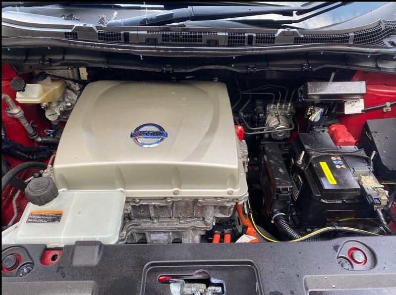 NISSAN LEAF